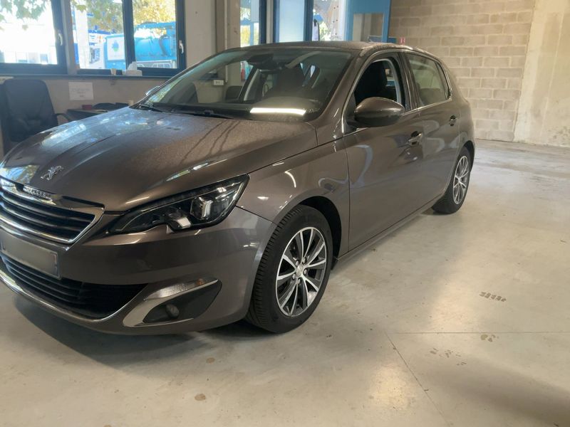 Peugeot 308 1.6 e-HDi Allure — zdjęcie 2