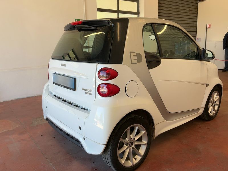 Smart fortwo electric drive 55 kW Electric drive Standard — zdjęcie 6