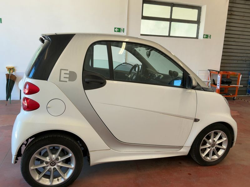 Smart fortwo electric drive 55 kW Electric drive Standard — zdjęcie 7