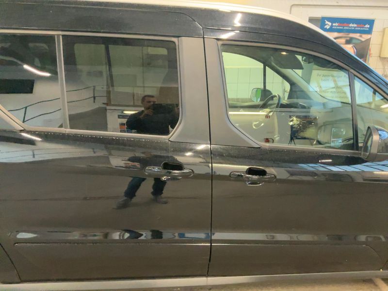 Ford Grand Tourneo Connect 1.5 TDCi EcoBlue Titanium — zdjęcie 7