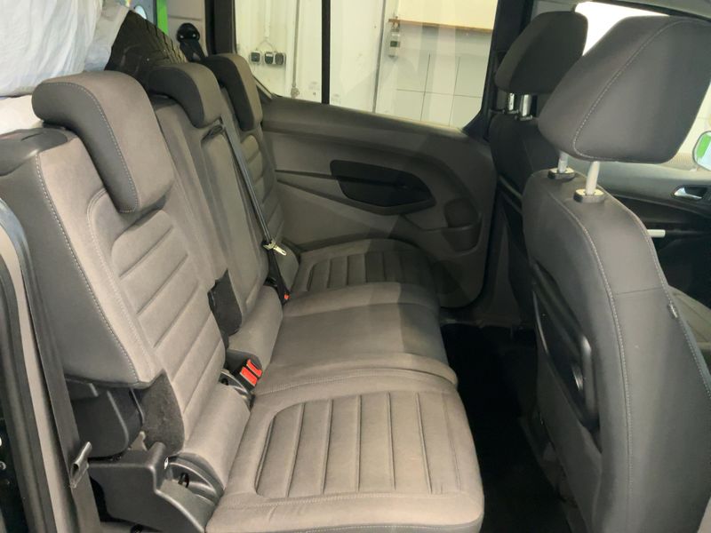 Ford Grand Tourneo Connect 1.5 TDCi EcoBlue Titanium — zdjęcie 14