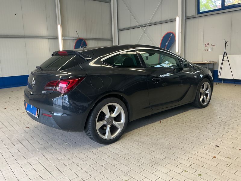 Opel Astra GTC 1.6 Turbo Innovation — zdjęcie 2