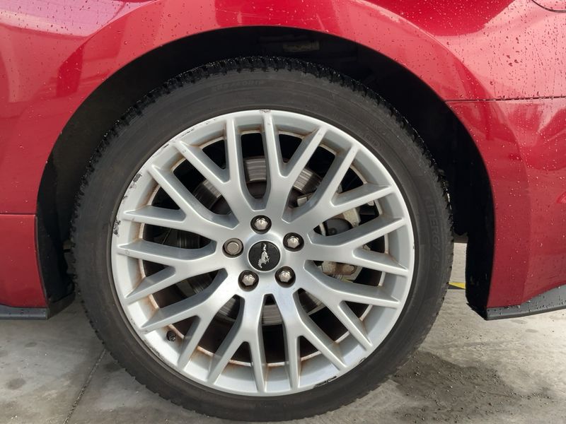 Ford Mustang 2.3 EcoBoost Fastback — zdjęcie 17