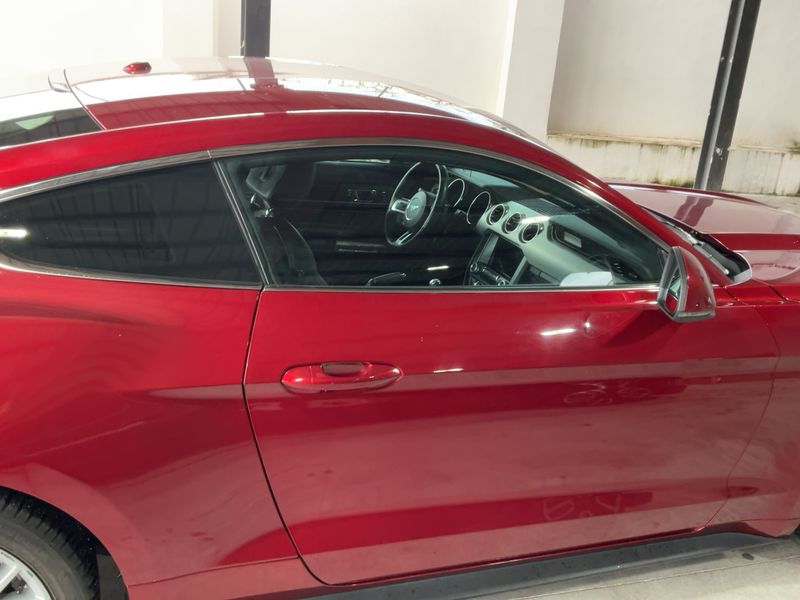 Ford Mustang 2.3 EcoBoost Fastback — zdjęcie 7