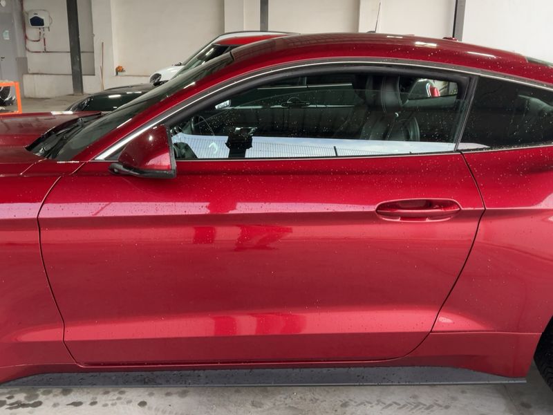 Ford Mustang 2.3 EcoBoost Fastback — zdjęcie 4