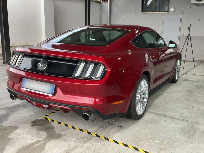 Ford Mustang 2.3 EcoBoost Fastback — zdjęcie 6