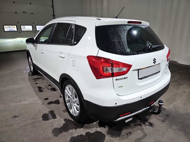Suzuki SX4 S-Cross 1.4 BoosterJet Mild-Hybrid Comfort+ 4x4 — zdjęcie 3