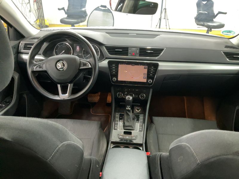 Skoda Superb 2.0 TDI Ambition — zdjęcie 12