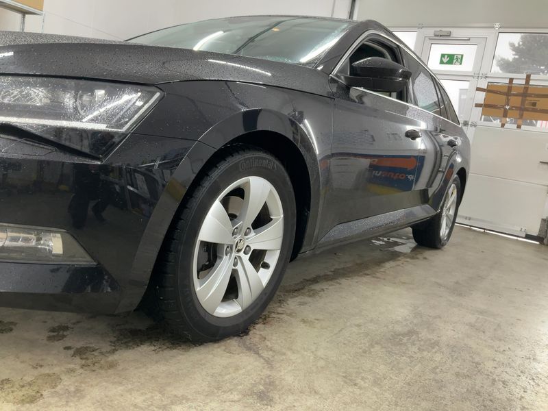 Skoda Superb 2.0 TDI Ambition — zdjęcie 2