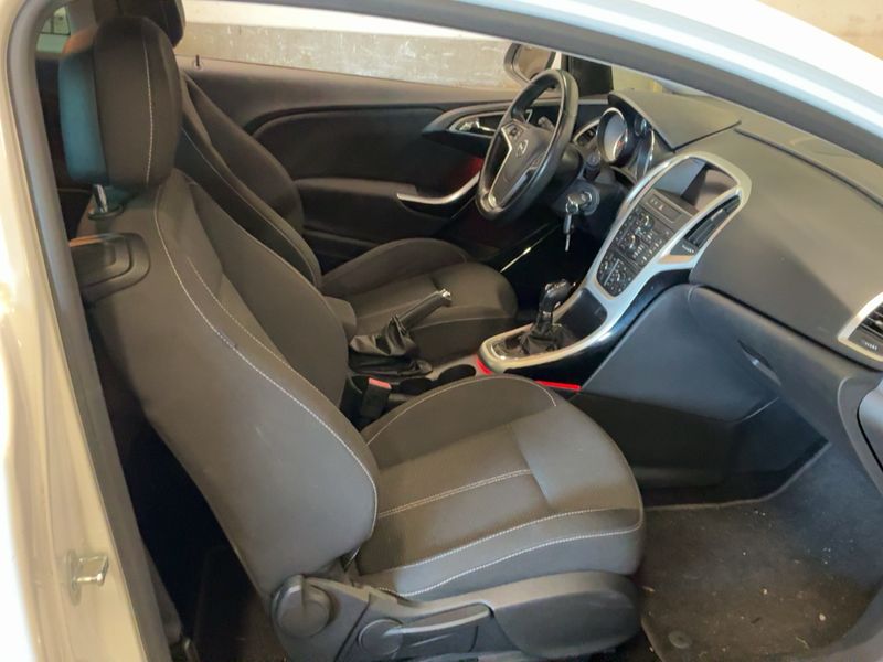 Opel Astra GTC 1.4 Turbo Innovation — zdjęcie 11