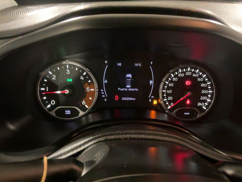 Jeep Renegade 1.6 M-Jet Sport FWD — zdjęcie 13