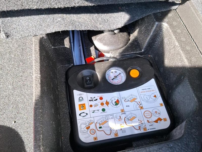 Renault Captur 1.6 Hybrid E-Tech Intens — zdjęcie 13