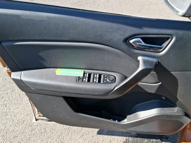 Renault Captur 1.6 Hybrid E-Tech Intens — zdjęcie 17