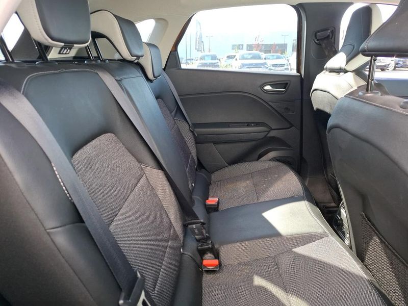 Renault Captur 1.6 Hybrid E-Tech Intens — zdjęcie 11