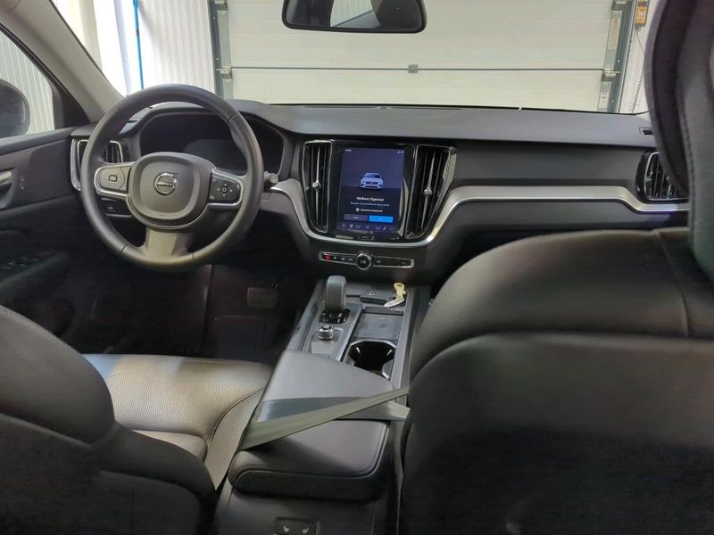 Volvo V60 2.0 B3 Mild-Hybrid Essential — zdjęcie 6