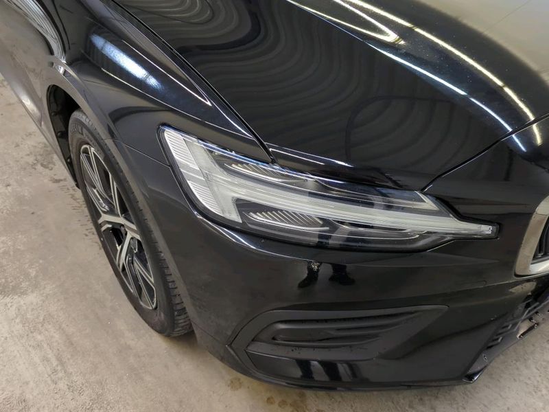 Volvo V60 2.0 B3 Mild-Hybrid Essential — zdjęcie 16