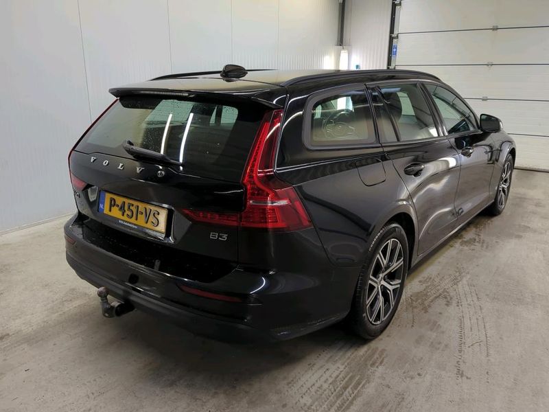 Volvo V60 2.0 B3 Mild-Hybrid Essential — zdjęcie 4