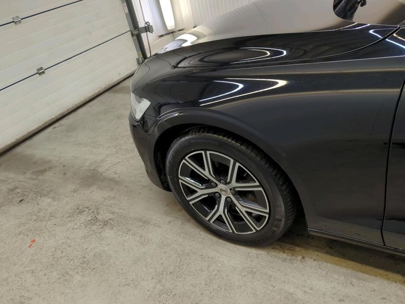 Volvo V60 2.0 B3 Mild-Hybrid Essential — zdjęcie 21
