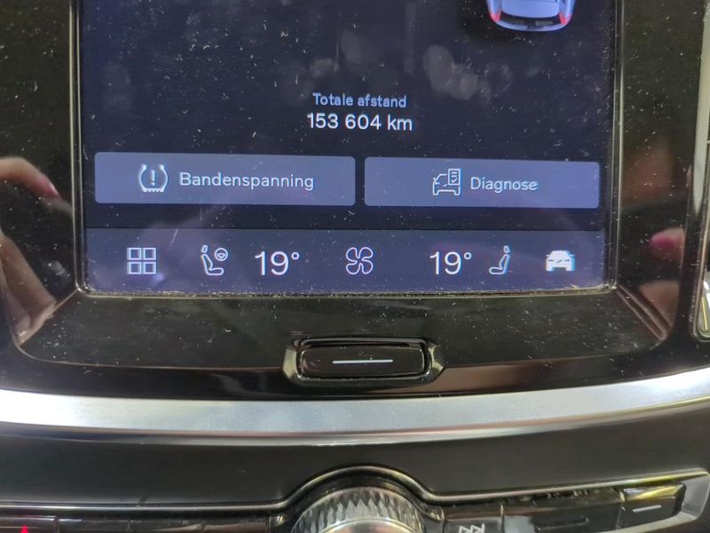 Volvo V60 2.0 B3 Mild-Hybrid Essential — zdjęcie 18