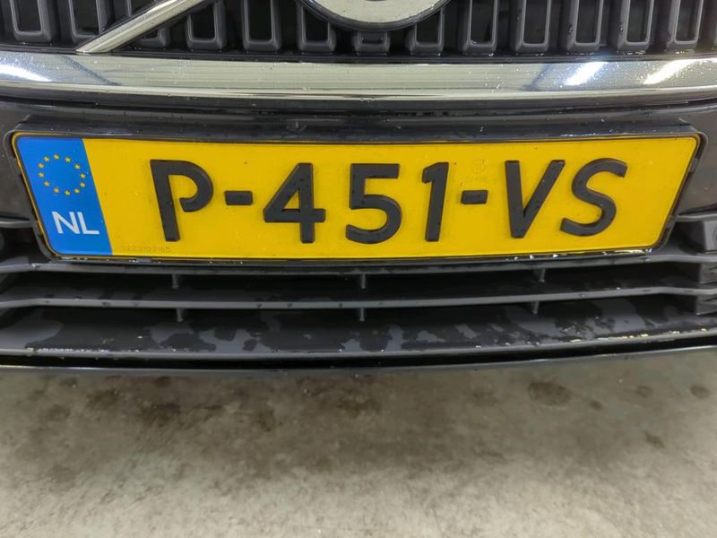 Volvo V60 2.0 B3 Mild-Hybrid Essential — zdjęcie 11
