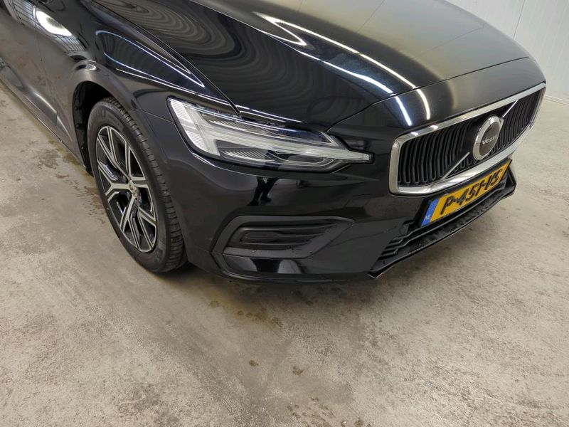 Volvo V60 2.0 B3 Mild-Hybrid Essential — zdjęcie 32