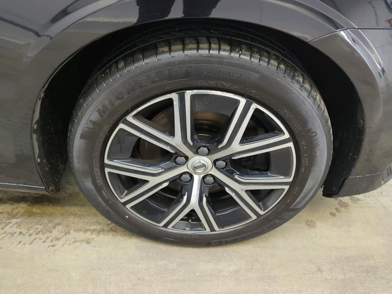 Volvo V60 2.0 B3 Mild-Hybrid Essential — zdjęcie 13