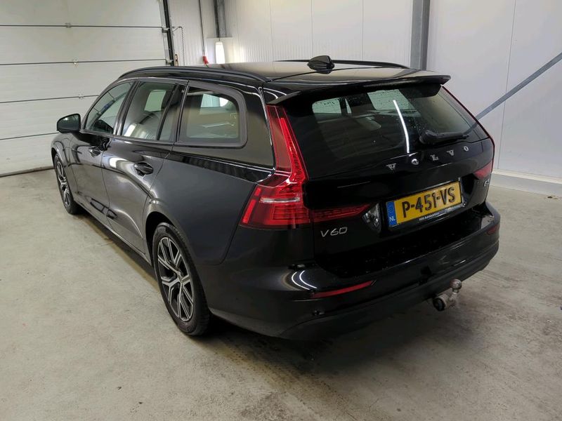 Volvo V60 2.0 B3 Mild-Hybrid Essential — zdjęcie 3