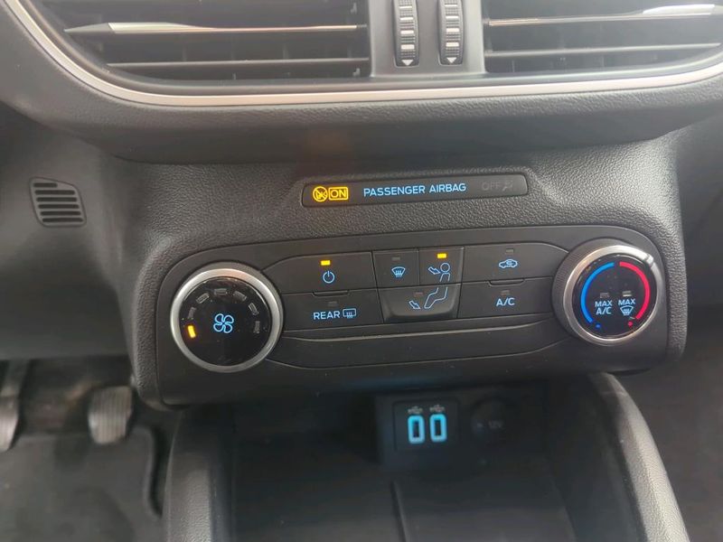 Ford Focus 1.0 EcoBoost Cool&Connect — zdjęcie 19