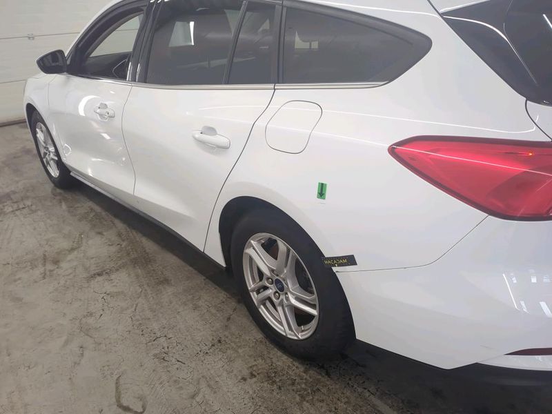 Ford Focus 1.0 EcoBoost Cool&Connect — zdjęcie 26