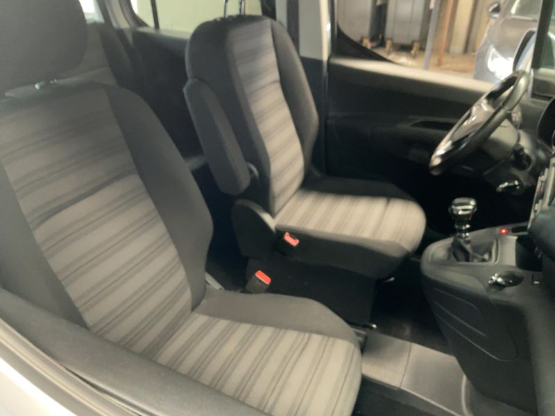 Opel Combo Life 1.2 Turbo Edition — zdjęcie 11