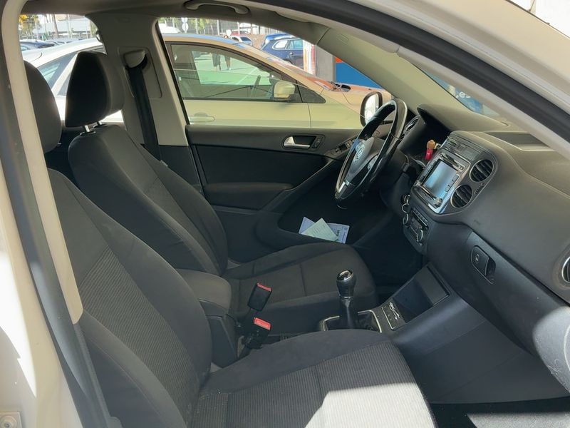 Volkswagen Tiguan 2.0 TDI T1 BlueMotion Tech — zdjęcie 11