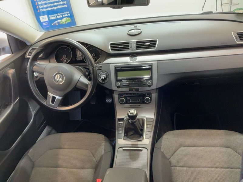 Volkswagen Passat 2.0 TDI Comfortline BlueMotion Tech — zdjęcie 12
