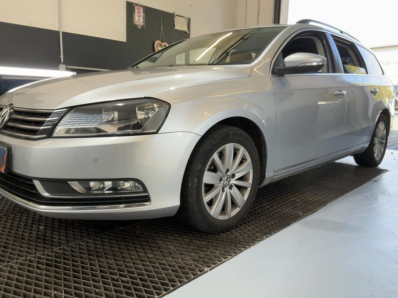 Volkswagen Passat 2.0 TDI Comfortline BlueMotion Tech — zdjęcie 2