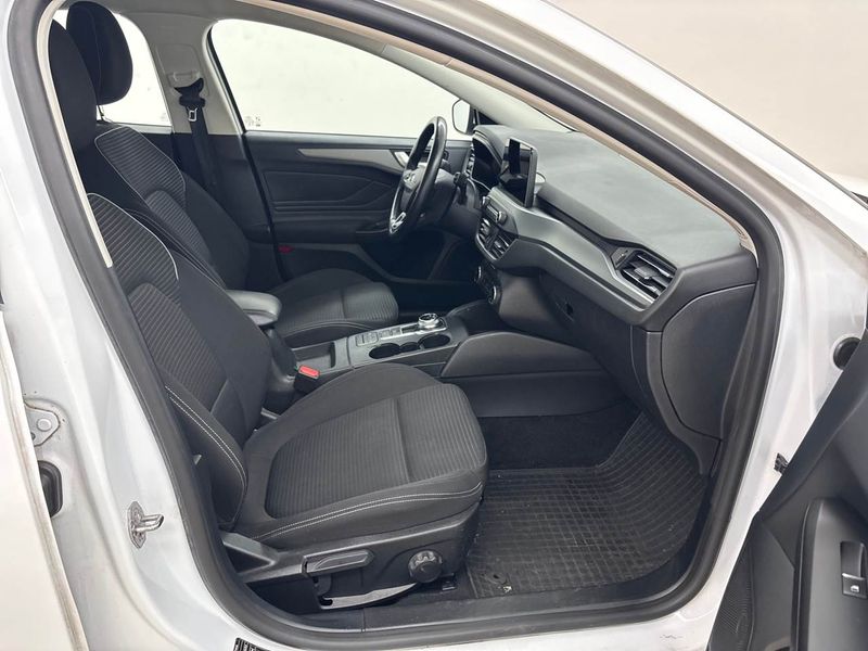 Ford Focus 1.5 TDCi EcoBlue Titanium — zdjęcie 6