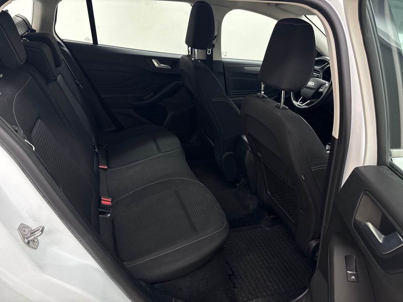 Ford Focus 1.5 TDCi EcoBlue Titanium — zdjęcie 9