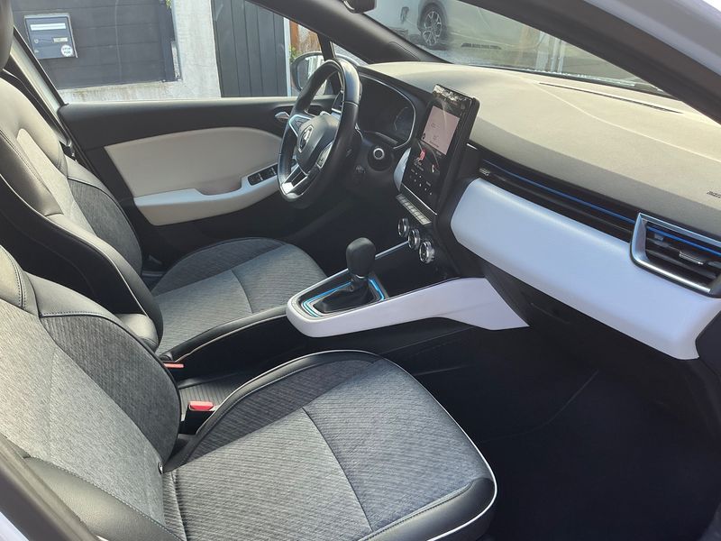 Renault Clio 1.6 Hybrid E-Tech Premiere Edition — zdjęcie 11