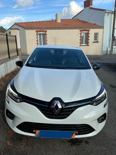 Renault Clio 1.6 Hybrid E-Tech Premiere Edition — zdjęcie 9