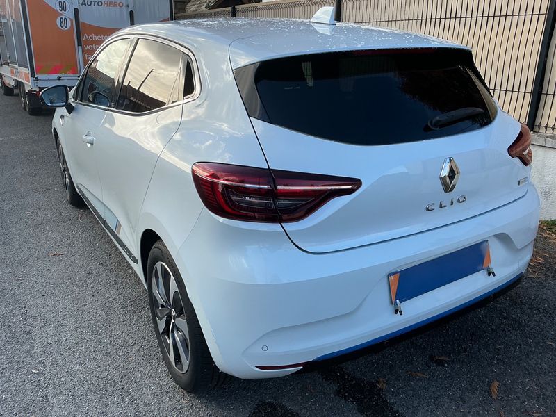Renault Clio 1.6 Hybrid E-Tech Premiere Edition — zdjęcie 3