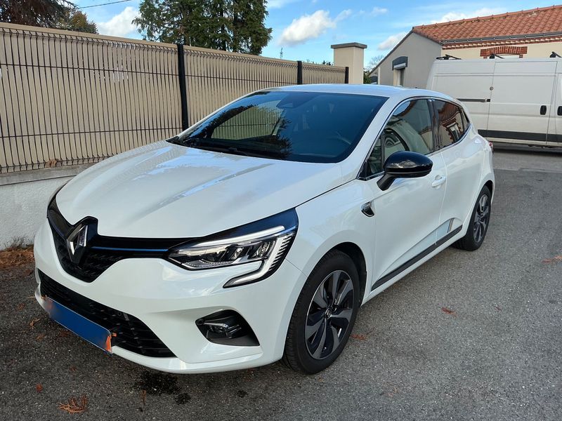 Renault Clio 1.6 Hybrid E-Tech Premiere Edition — zdjęcie 2