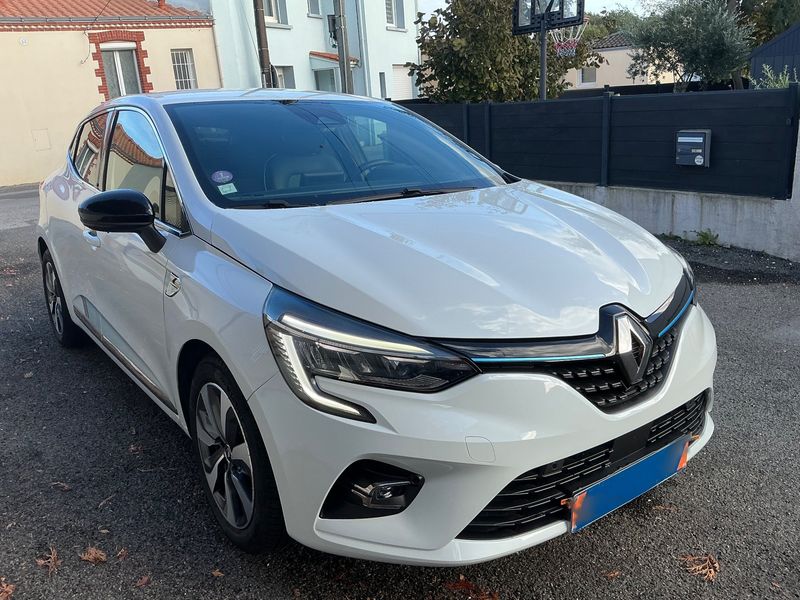 Renault Clio 1.6 Hybrid E-Tech Premiere Edition — zdjęcie 8
