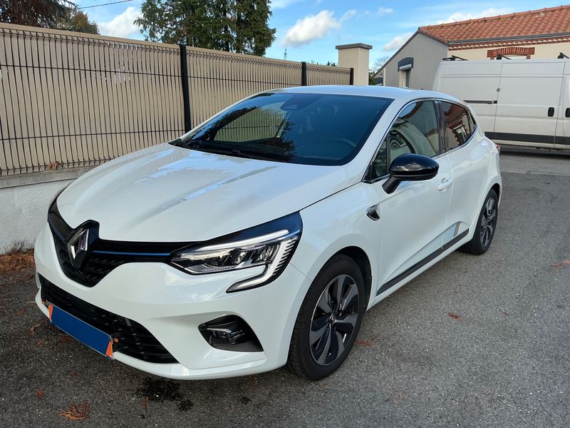 Renault Clio 1.6 Hybrid E-Tech Premiere Edition — zdjęcie 1