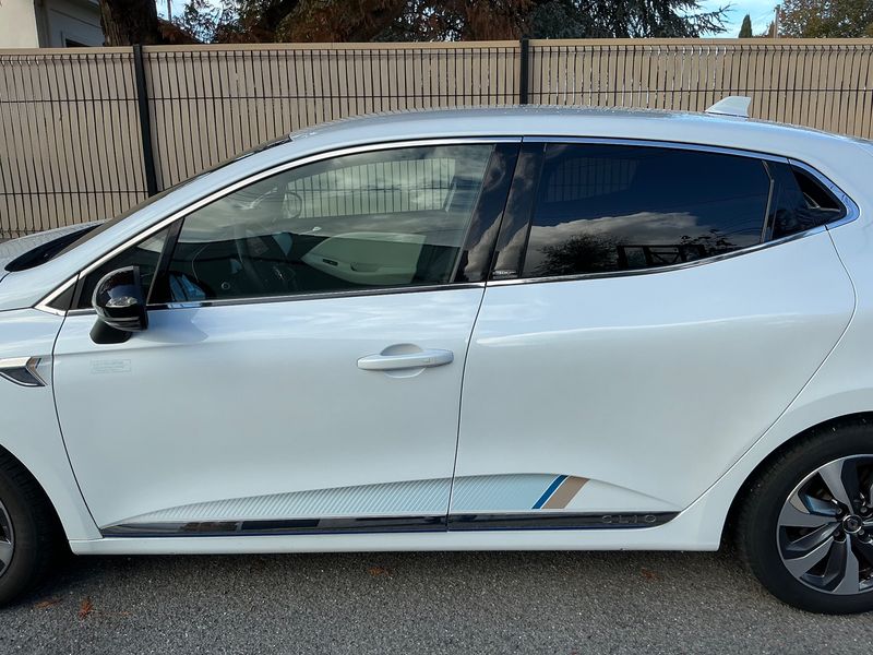 Renault Clio 1.6 Hybrid E-Tech Premiere Edition — zdjęcie 4