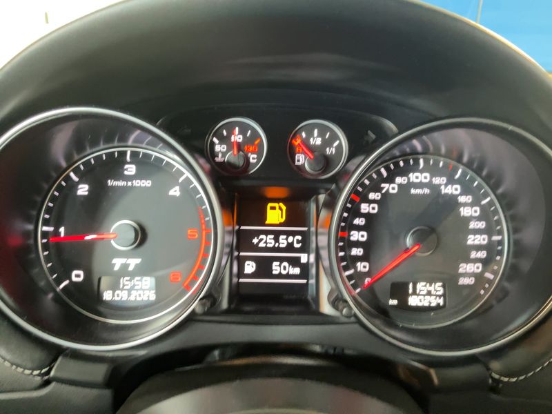 Audi TT 2.0 TDI quattro Coupe — zdjęcie 13