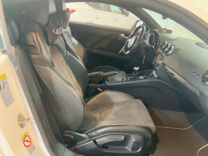 Audi TT 2.0 TDI quattro Coupe — zdjęcie 11