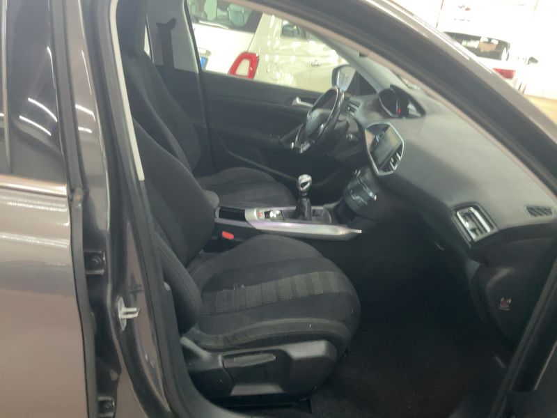 Peugeot 308 1.6 Blue-HDi Allure — zdjęcie 11