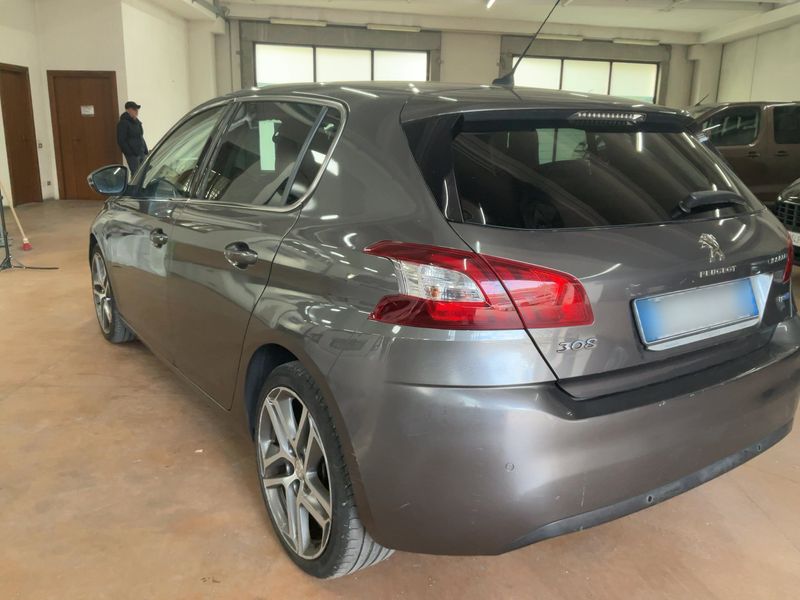 Peugeot 308 1.6 Blue-HDi Allure — zdjęcie 3