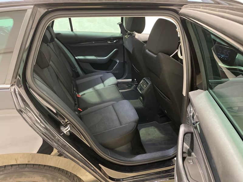Skoda Octavia 2.0 TDI Ambition — zdjęcie 9