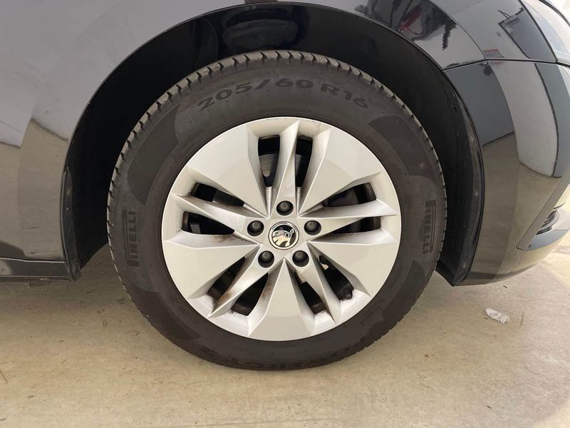 Skoda Octavia 2.0 TDI Ambition — zdjęcie 10