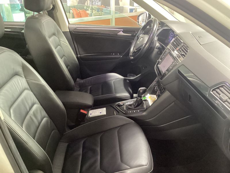 Volkswagen Tiguan 2.0 TDI Sport 4Motion BlueMotion Tech — zdjęcie 11