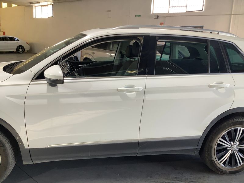 Volkswagen Tiguan 2.0 TDI Sport 4Motion BlueMotion Tech — zdjęcie 4
